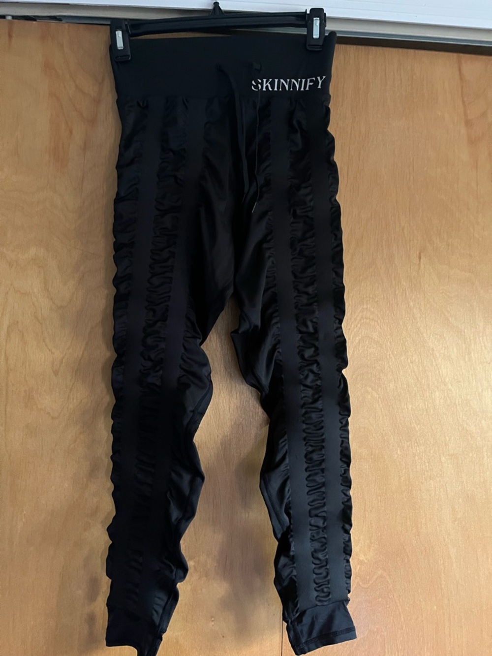 SKINNIFY Black Ruffle-Trim Leggings for Women